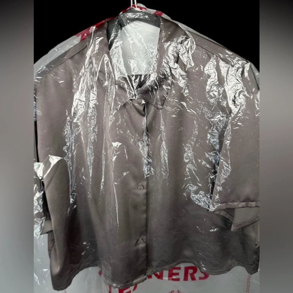 Abercrombie & Fitch Womens Gray Satin Button-Down Blouse Short Sleeve Size L - Picture 12 of 15